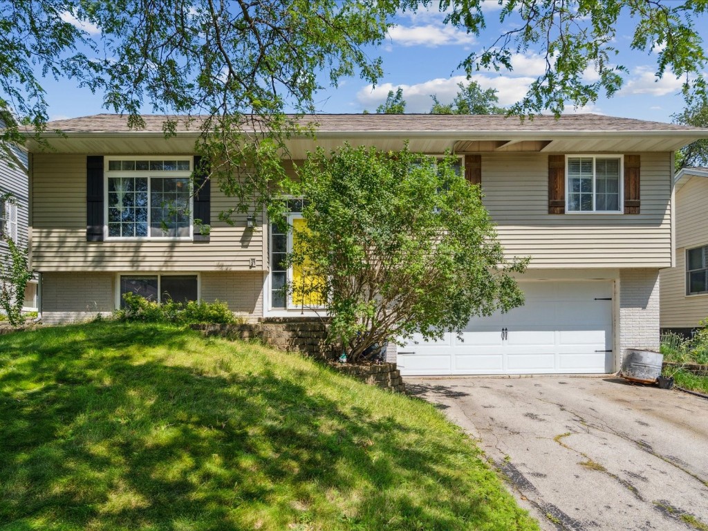 633 Olive Drive NW Cedar Rapids IA 52405