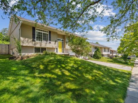 633 Olive Drive NW Cedar Rapids IA 52405