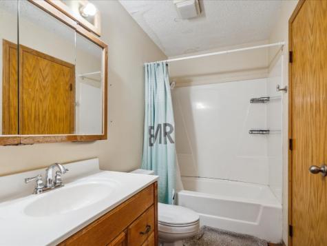 633 Olive Drive NW Cedar Rapids IA 52405