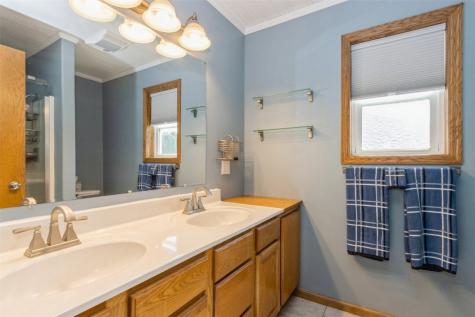 120 Highland Avenue Fairfax IA 52228