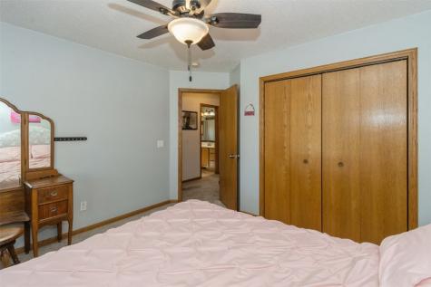 120 Highland Avenue Fairfax IA 52228