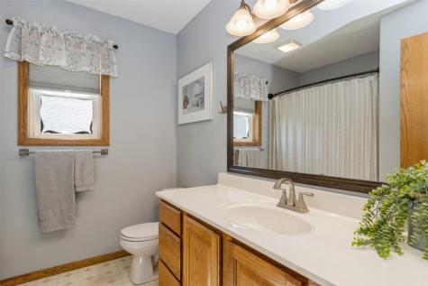120 Highland Avenue Fairfax IA 52228