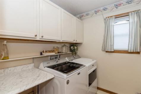 120 Highland Avenue Fairfax IA 52228