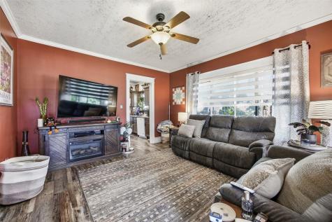 1616 1st Avenue NW Cedar Rapids IA 22405