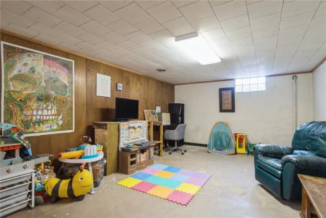 508 Valley Street Center Point IA 52213