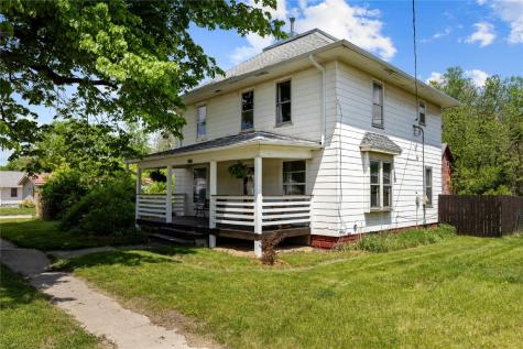 1122 Franklin Street Center Point IA 52213