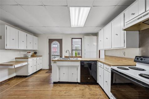 1122 Franklin Street Center Point IA 52213