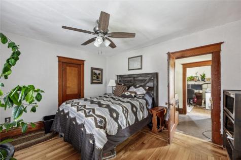1122 Franklin Street Center Point IA 52213