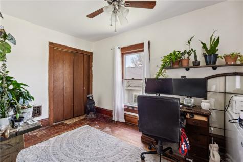 1122 Franklin Street Center Point IA 52213