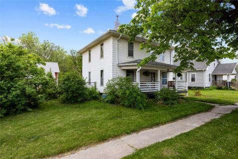1122 Franklin Street Center Point IA 52213