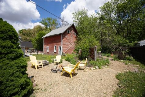 1122 Franklin Street Center Point IA 52213
