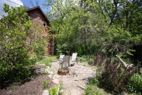 1122 Franklin Street Center Point IA 52213