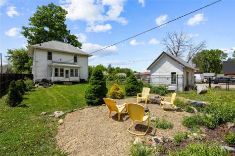 1122 Franklin Street Center Point IA 52213