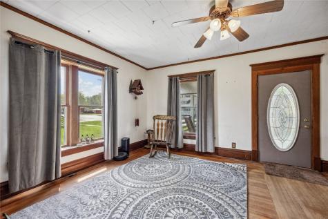 1122 Franklin Street Center Point IA 52213
