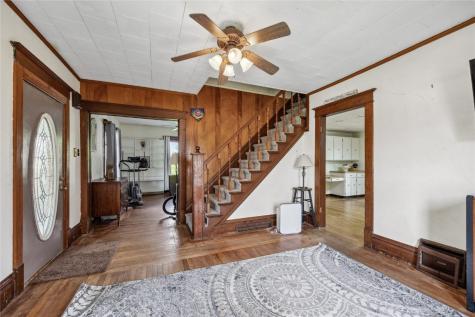 1122 Franklin Street Center Point IA 52213