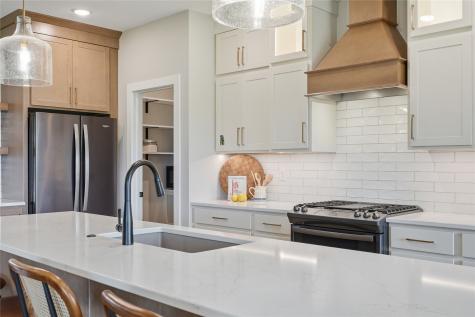 3008 Prairielight Court Hiawatha IA 52233