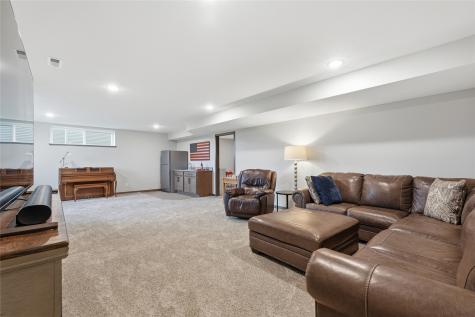 3008 Prairielight Court Hiawatha IA 52233