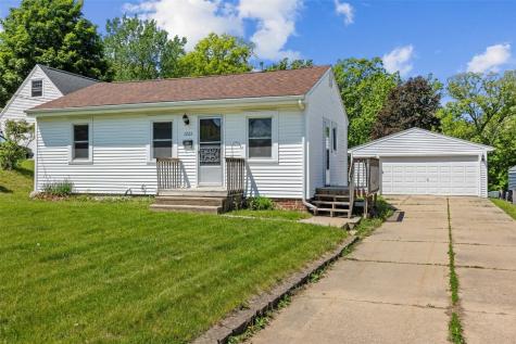 1223 Memorial Drive SE Cedar Rapids IA 52403