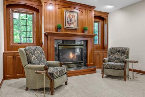 1630 Mackenzie Drive Cedar Rapids IA 52411
