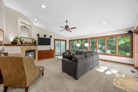 1630 Mackenzie Drive Cedar Rapids IA 52411