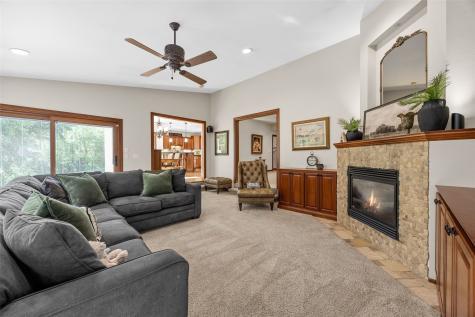1630 Mackenzie Drive Cedar Rapids IA 52411