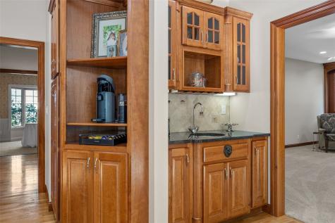 1630 Mackenzie Drive Cedar Rapids IA 52411