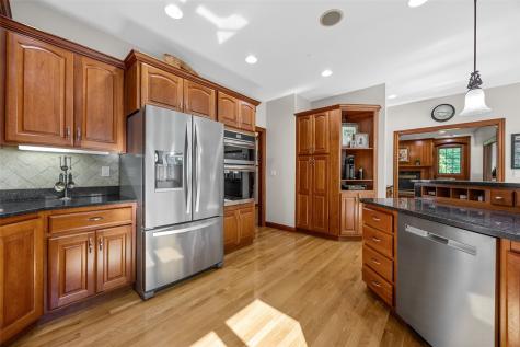 1630 Mackenzie Drive Cedar Rapids IA 52411