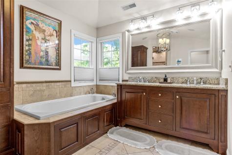 1630 Mackenzie Drive Cedar Rapids IA 52411