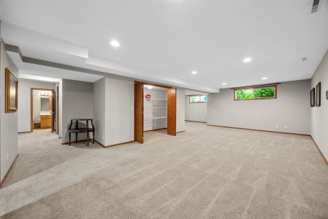 1630 Mackenzie Drive Cedar Rapids IA 52411