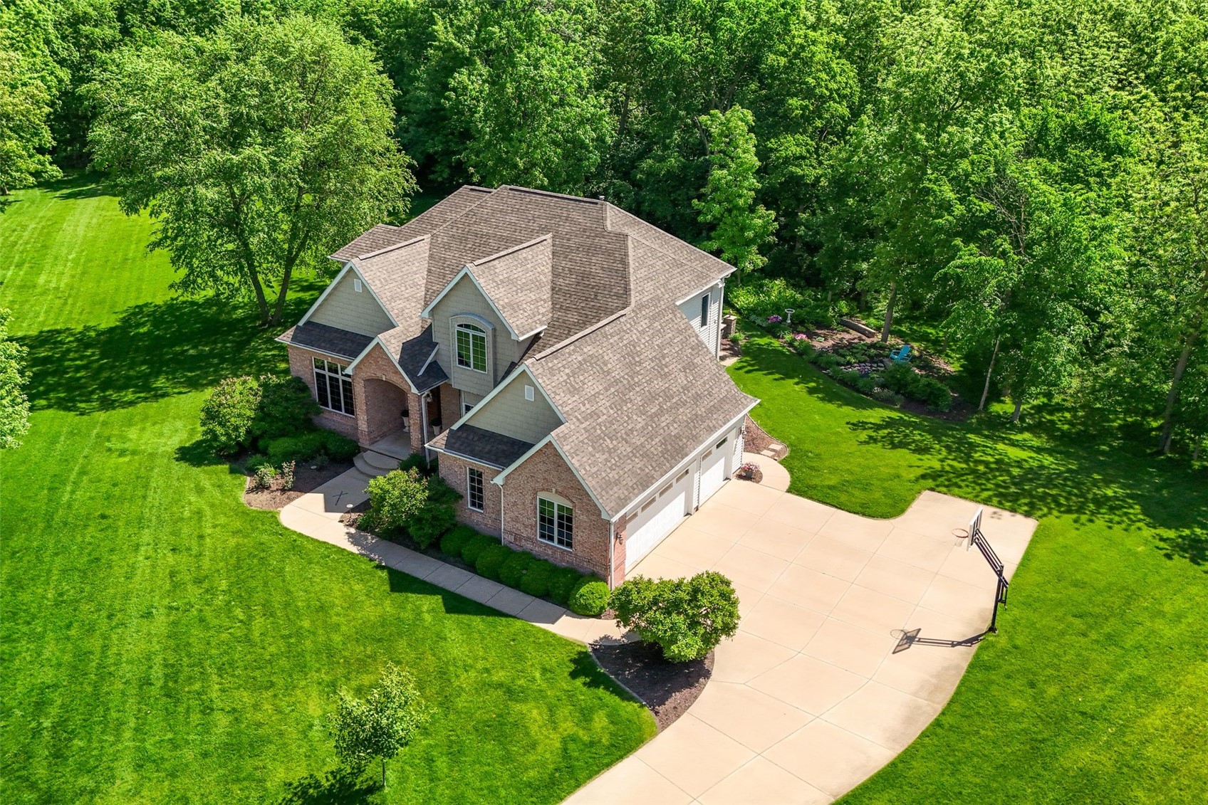 1630 Mackenzie Drive Cedar Rapids IA 52411