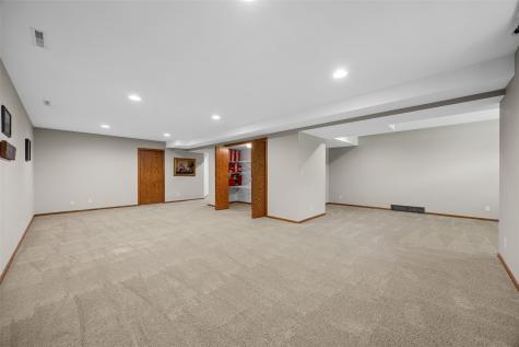 1630 Mackenzie Drive Cedar Rapids IA 52411