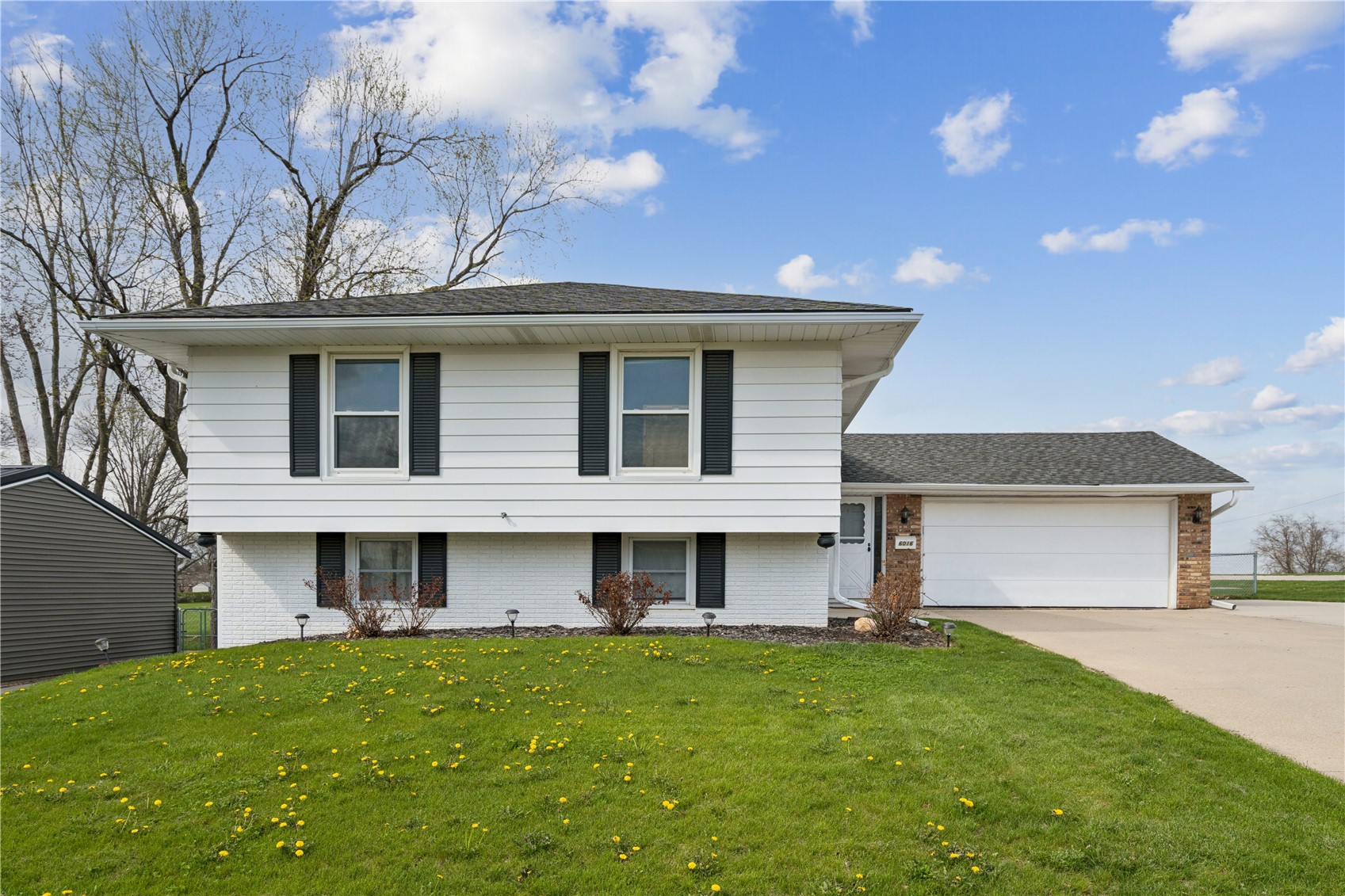 6016 Sharon Lane NW Cedar Rapids IA 52405