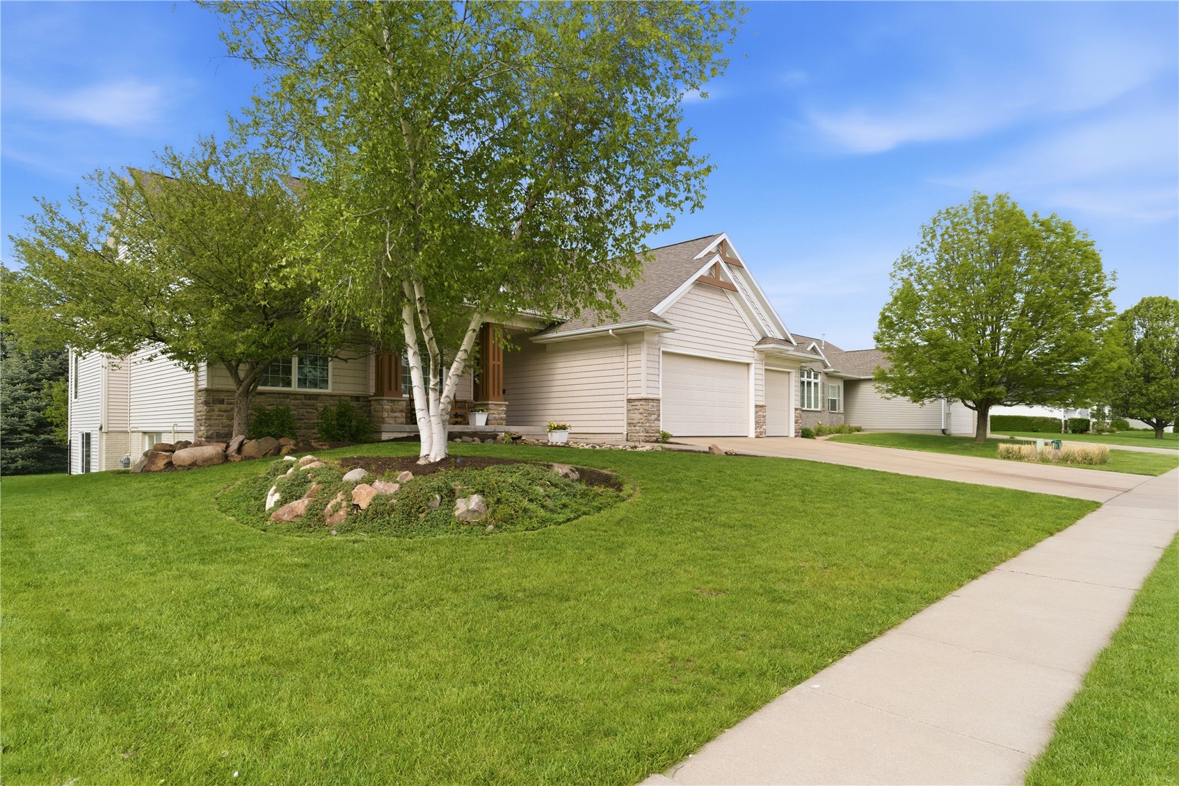 2360 Grey Wolf Hiawatha IA 52233