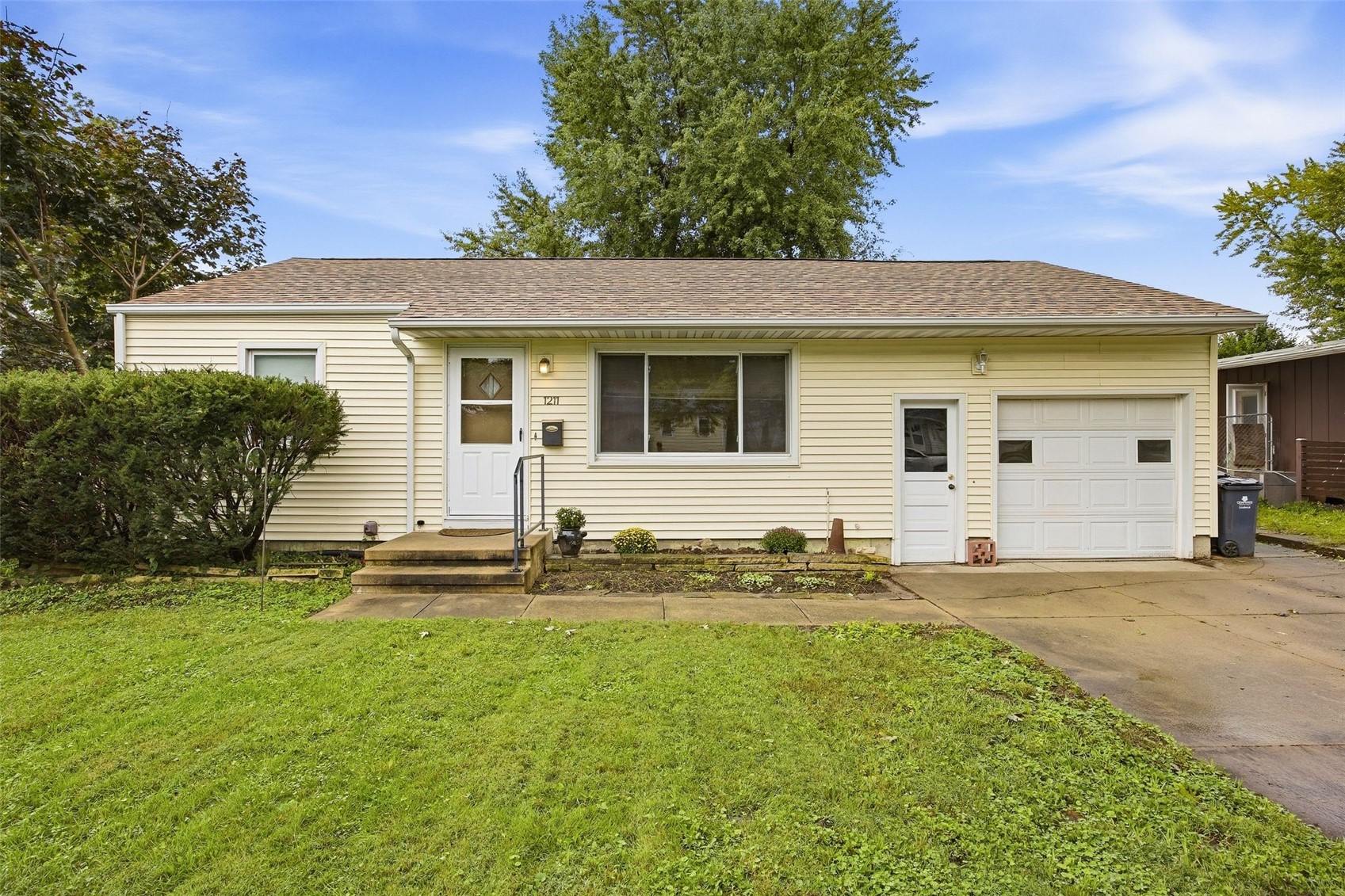 1211 Crestview Drive SE Cedar Rapids IA 52403