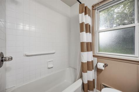 1211 Crestview Drive SE Cedar Rapids IA 52403
