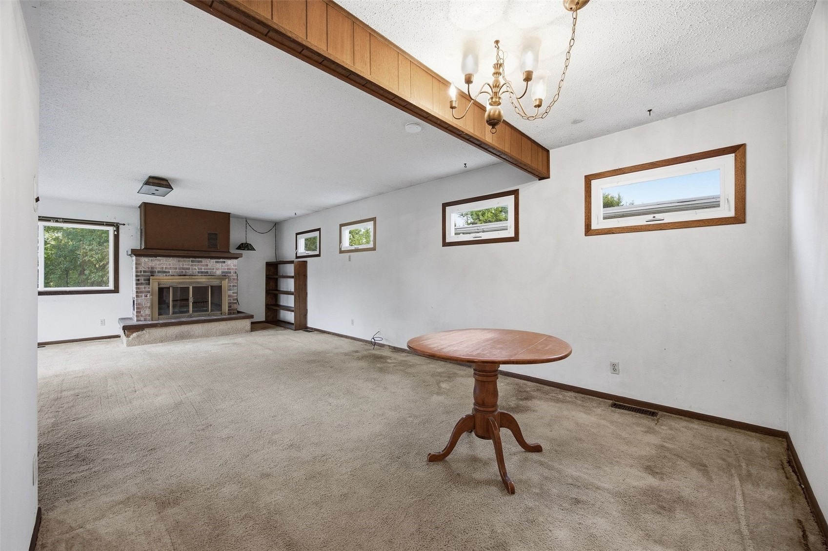 1211 Crestview Drive SE Cedar Rapids IA 52403