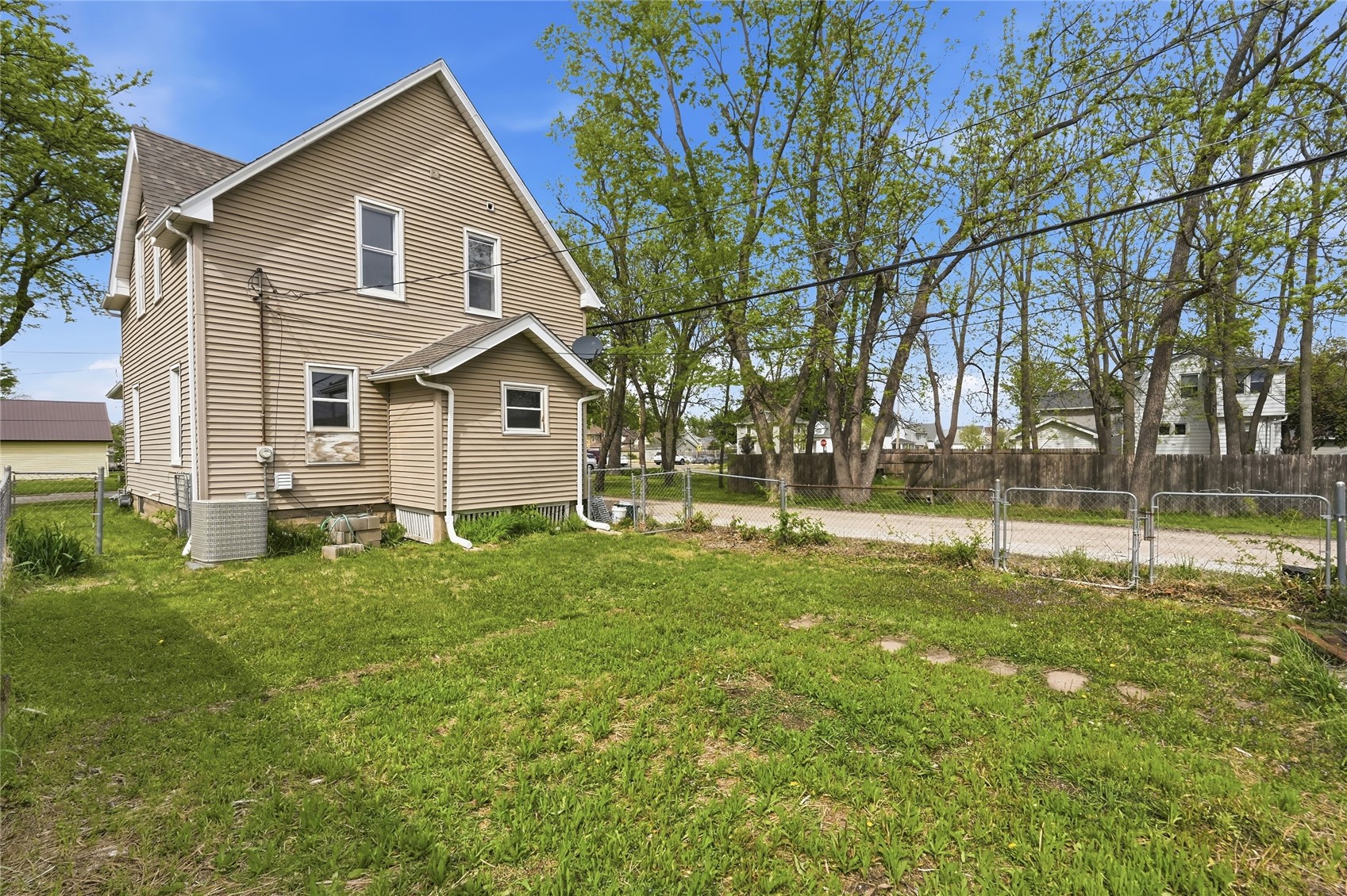 617 9th Avenue SW Cedar Rapids IA 52404