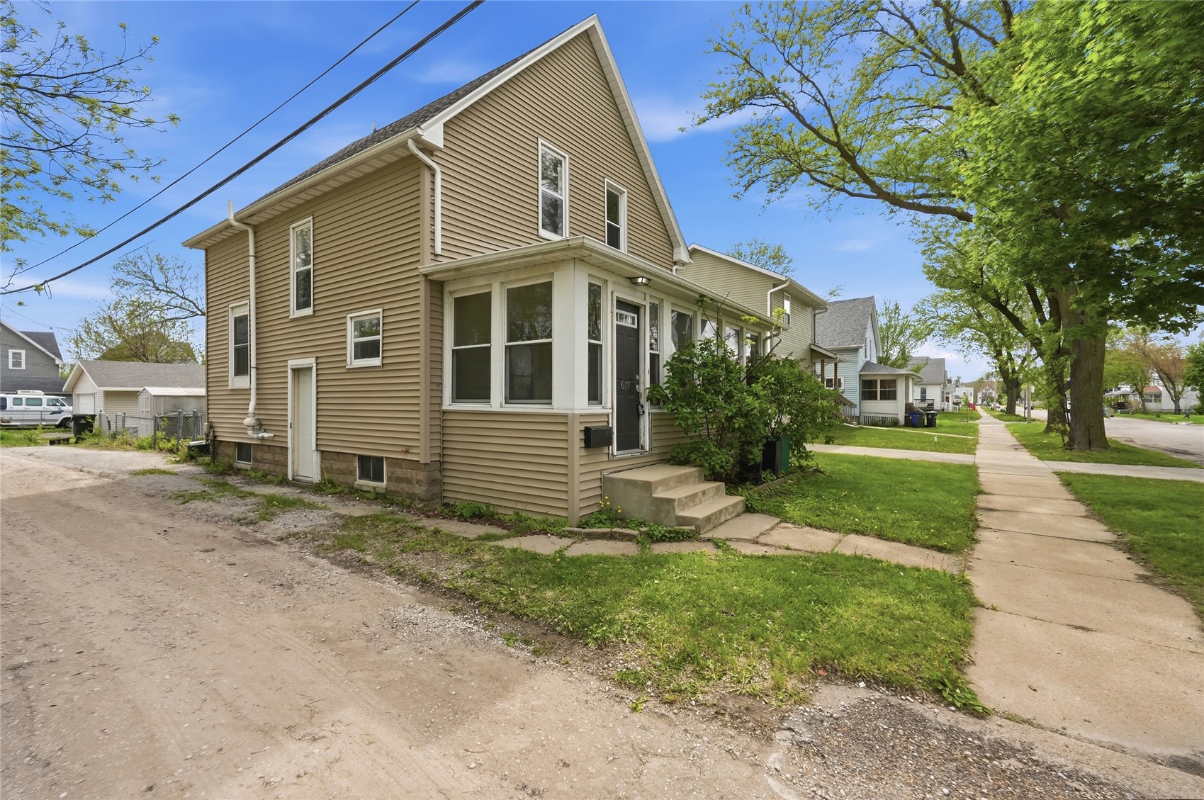 617 9th Avenue SW Cedar Rapids IA 52404