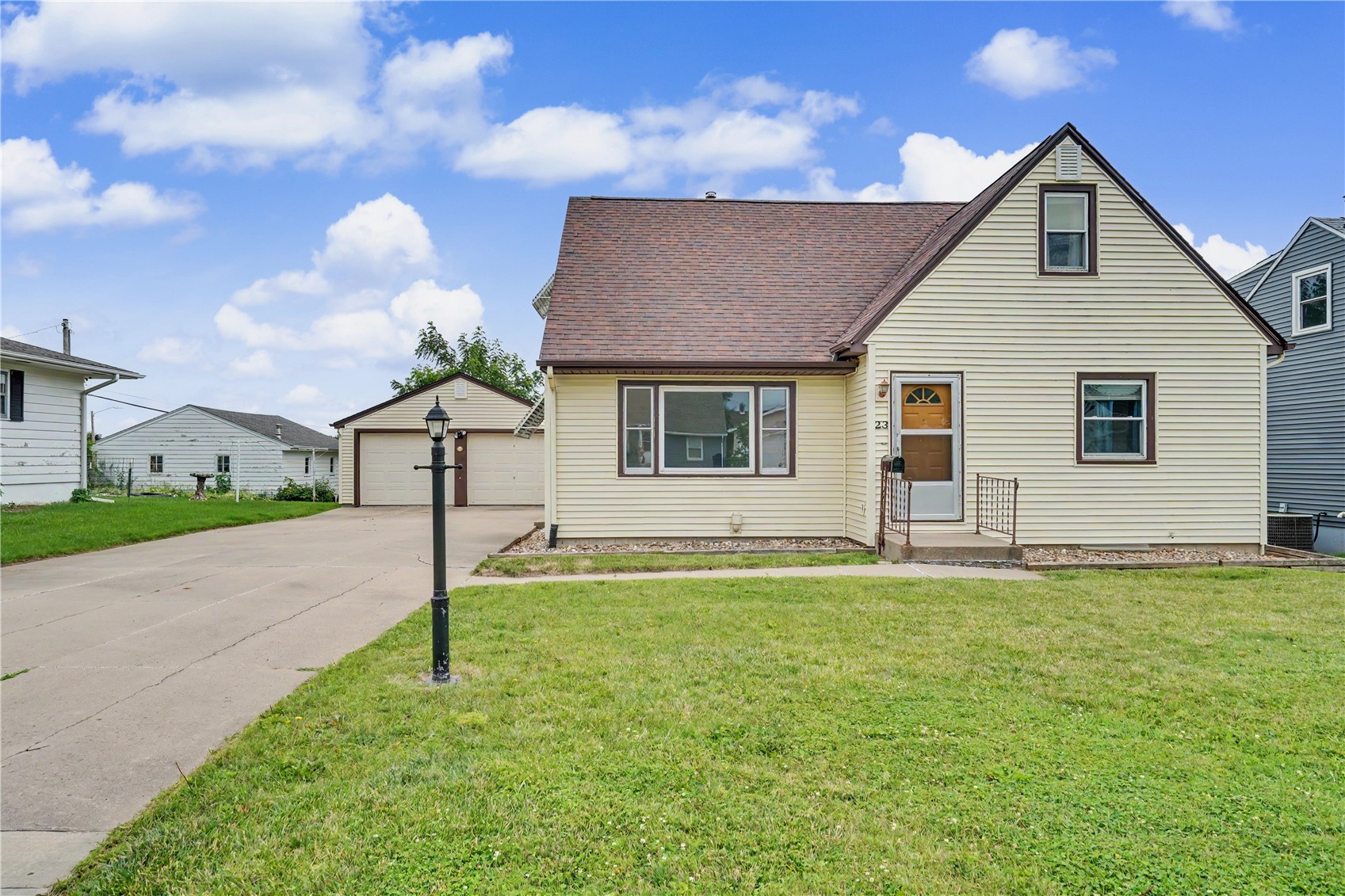 23 24th Avenue SW Cedar Rapids IA 52404