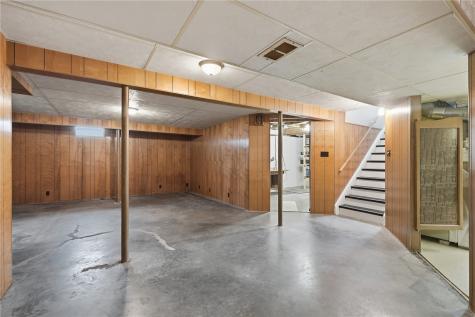 23 24th Avenue SW Cedar Rapids IA 52404