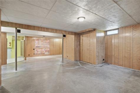 23 24th Avenue SW Cedar Rapids IA 52404