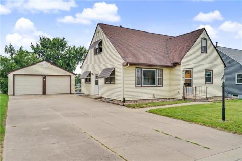 23 24th Avenue SW Cedar Rapids IA 52404