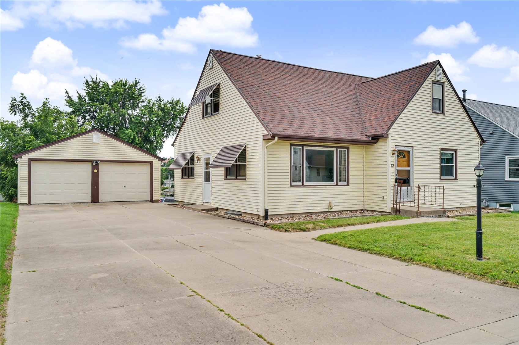 23 24th Avenue SW Cedar Rapids IA 52404