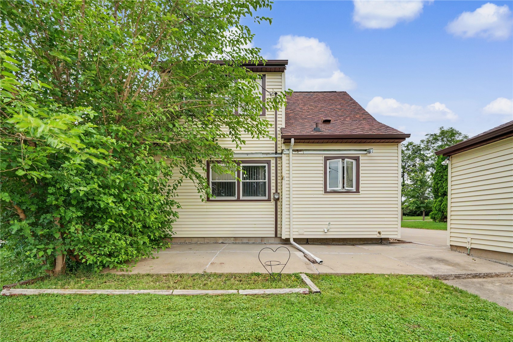 23 24th Avenue SW Cedar Rapids IA 52404