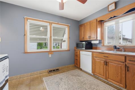 23 24th Avenue SW Cedar Rapids IA 52404