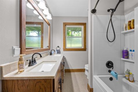 2459 125th Drive Marengo IA 52301