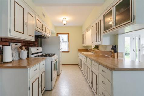 2215 1st Avenue SW Cedar Rapids IA 52405