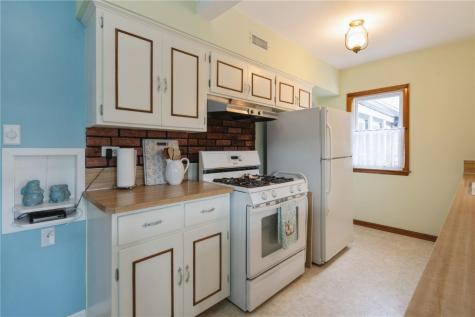 2215 1st Avenue SW Cedar Rapids IA 52405