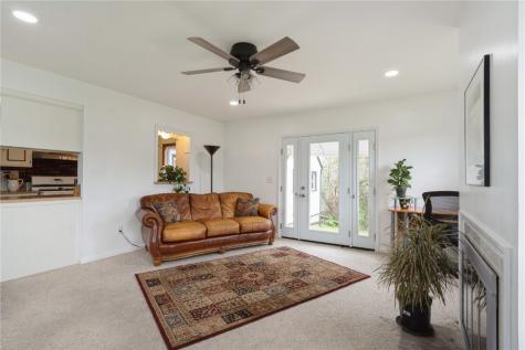2215 1st Avenue SW Cedar Rapids IA 52405