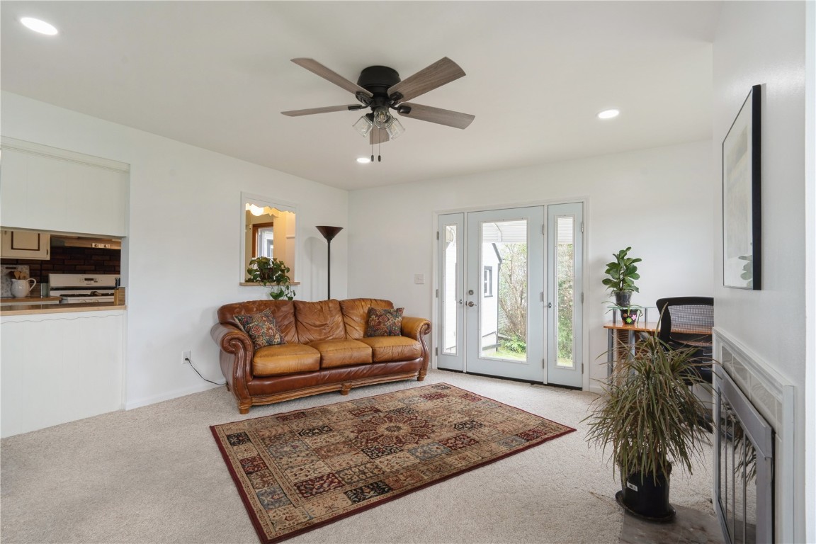 2215 1st Avenue SW Cedar Rapids IA 52405